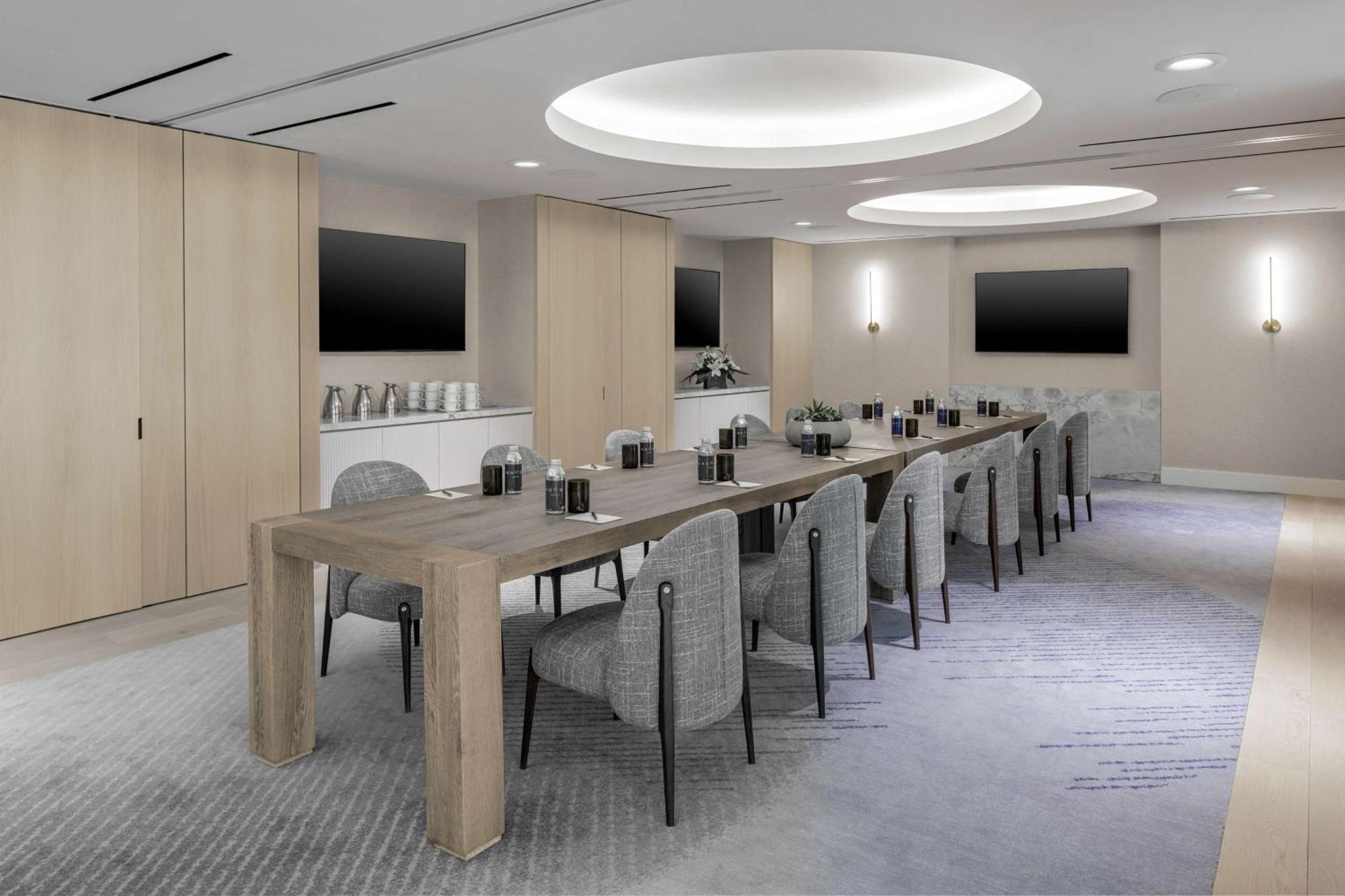The Morrow Dc, Curio Collection By Hilton