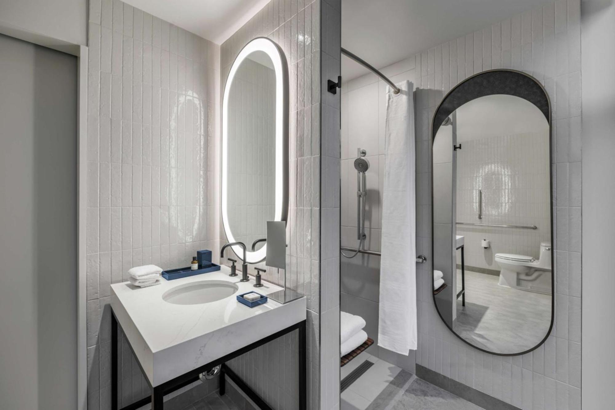 The Morrow Dc, Curio Collection By Hilton 4*