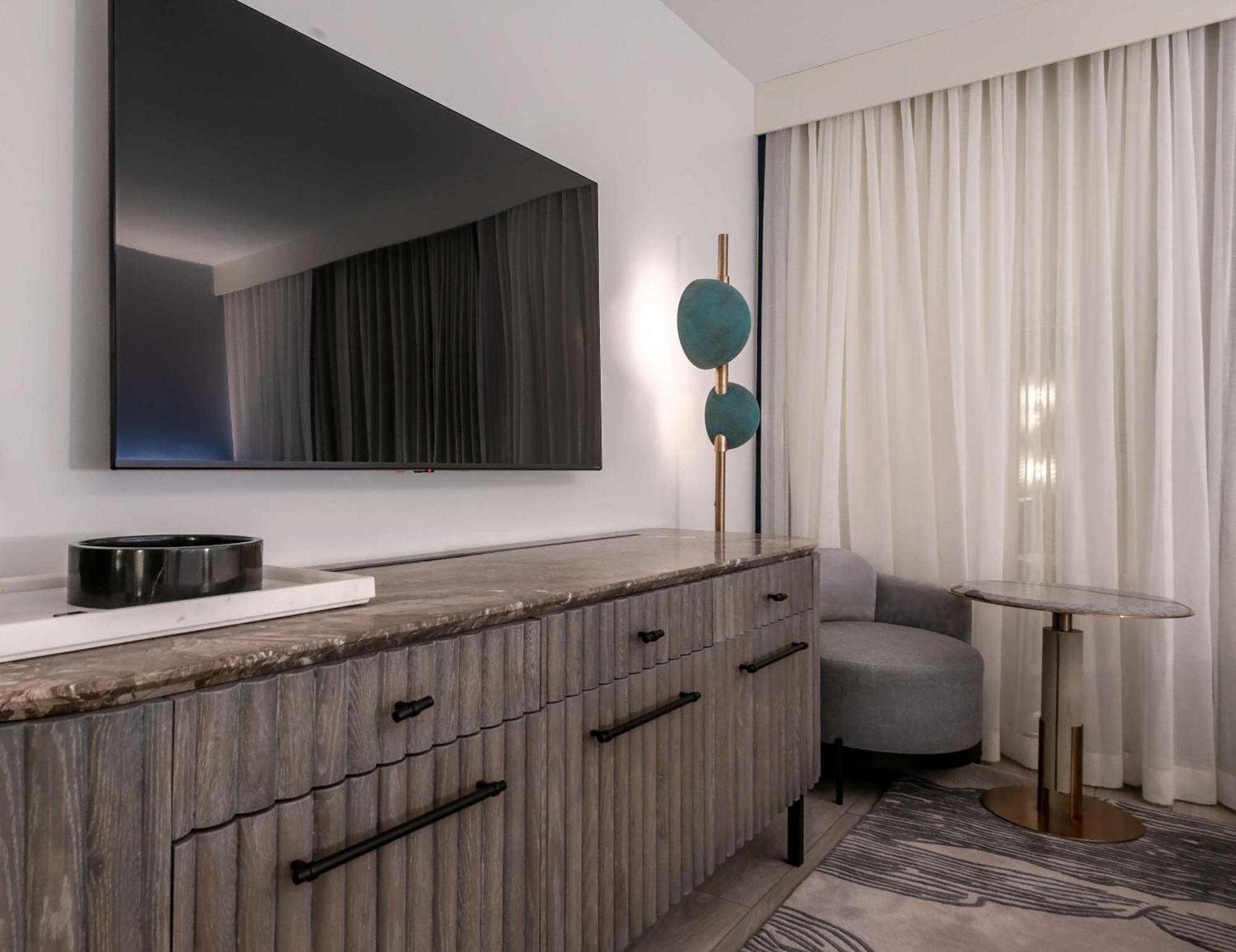 The Morrow Dc, Curio Collection By Hilton