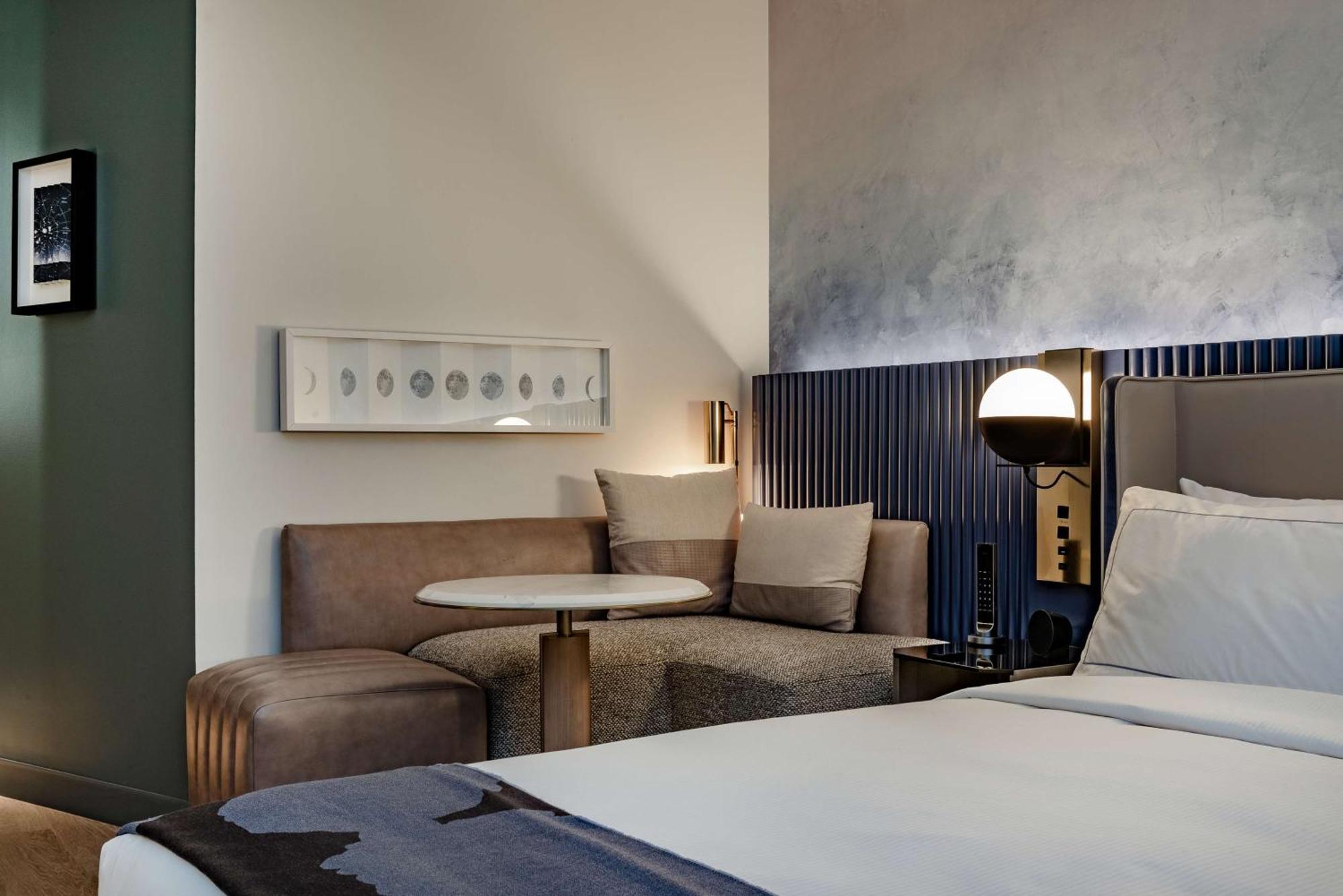 The Morrow Dc, Curio Collection By Hilton