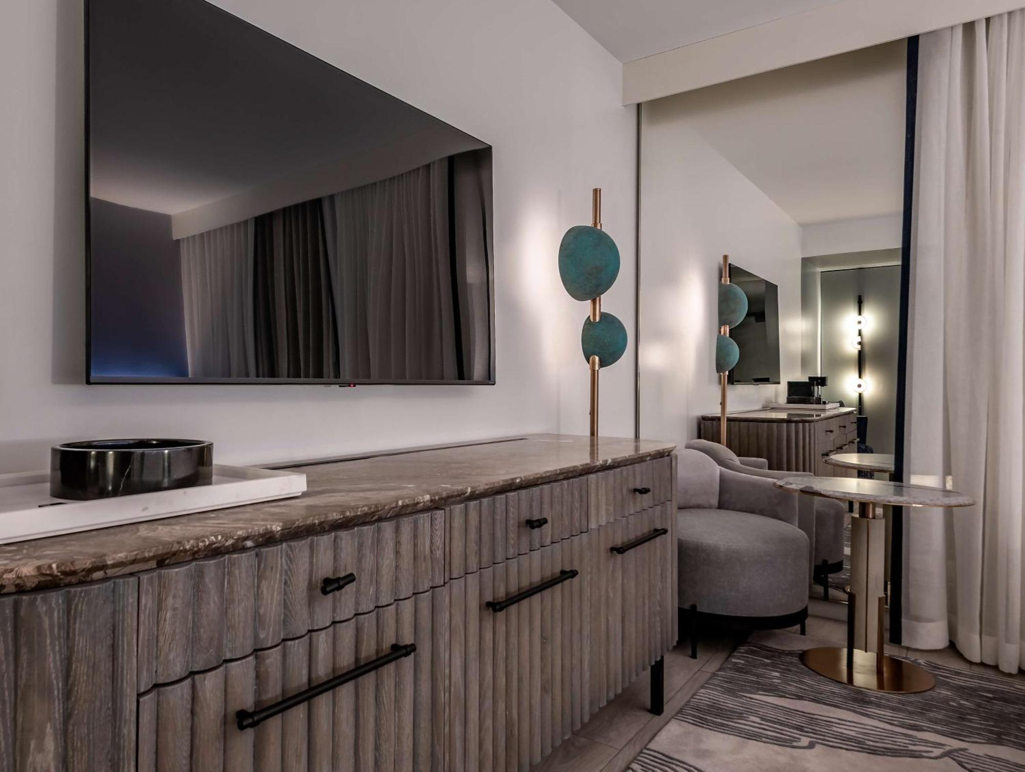 The Morrow Dc, Curio Collection By Hilton Washington